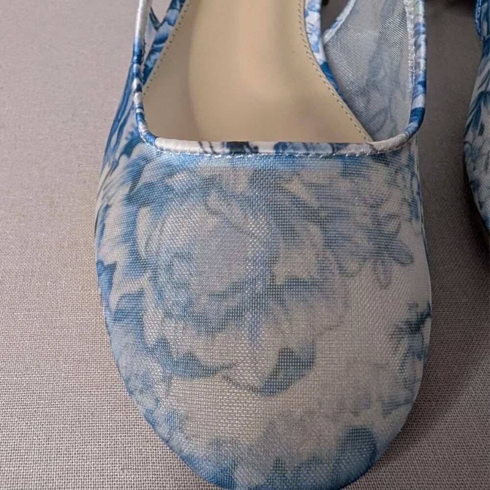NEW Betsey Johnson Kids Floral Pump Size 5 Blue White Toile Pearl Strap Heel - Picture 4 of 9